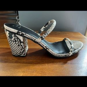 A New Day Cass Snakeskin Heel! Womens Size 10!